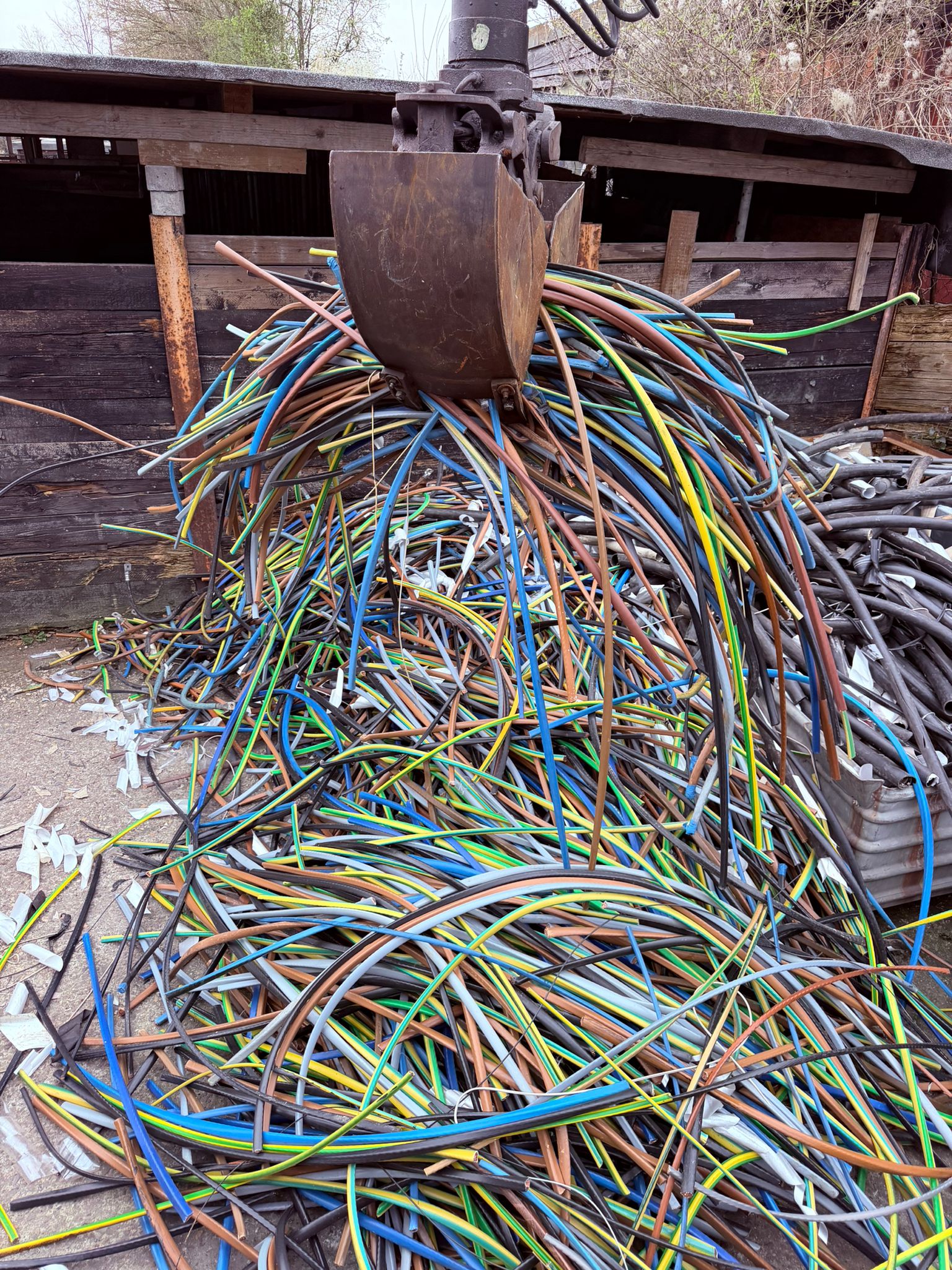 Schrottabholung und Kabelentsorgung – HB-Metalle im Einsatz